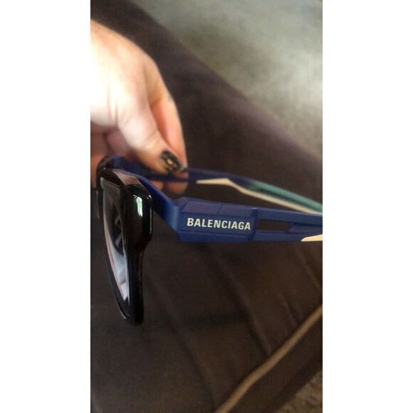 ??? New Balenciaga sunglasses Comes with case authenticity certificate￼￼. main image 4